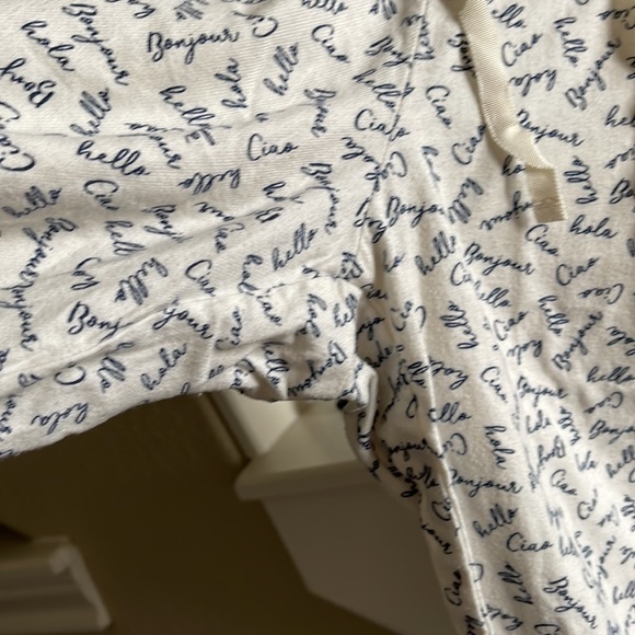 Banana Republic Sz L cursive “Hello” in various languages PJ Set - Picture 7 of 15
